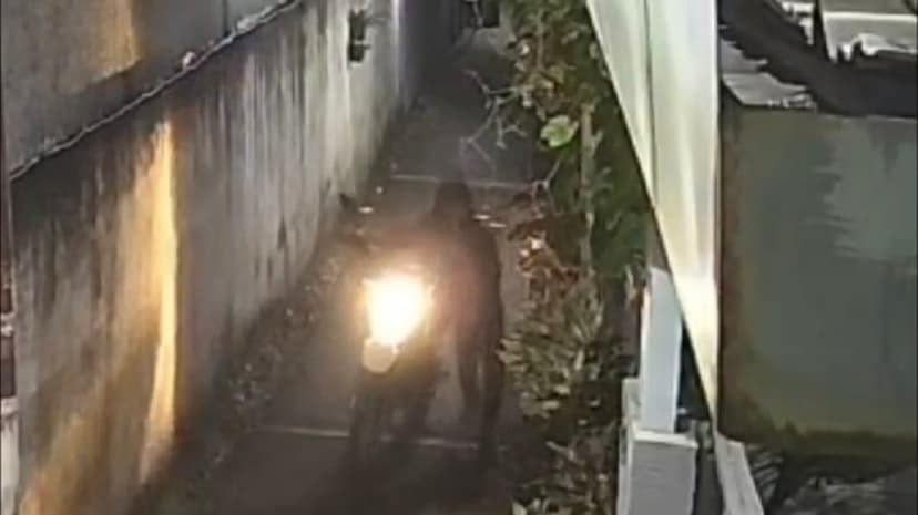 Asyik Main Game, Motor Teman Disikat Maling di Depan Rumah.jpg