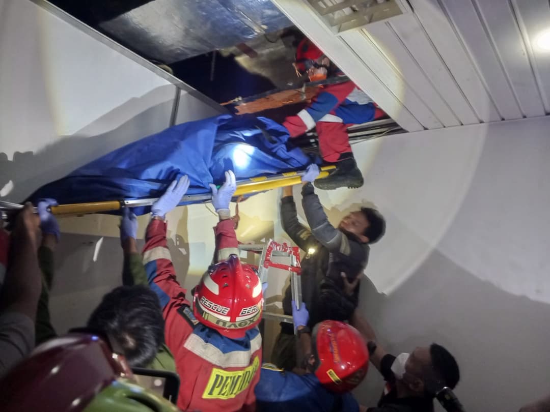 Mayat-Pria-Membusuk-Ditemukan-di-Plafon-Pabrik-Farmasi-di-Pulogadung