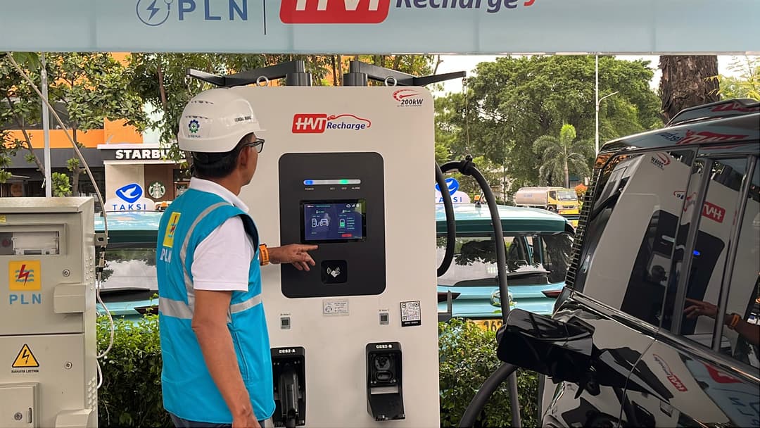 Hadapi-Libur-Nataru,-PLN-Pastikan-SPKLU-Siap-Layani-Pengguna-Kendaraan-Listrik